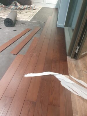 Sàn gỗ tần bì biến tính trong nhà